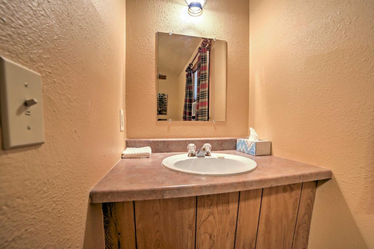 With Deck Near Table Rock Lake! Holiday home Branson