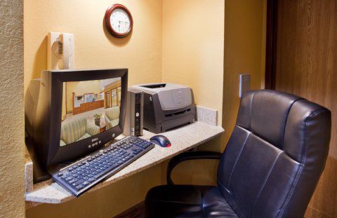 Hotel Express & 76 By Ihg 2*