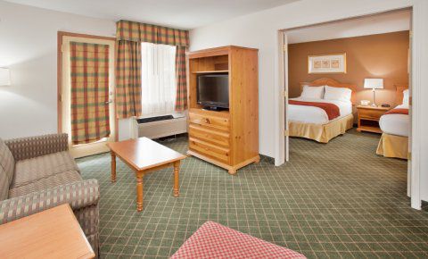 Express & 76 By Ihg Hotel Branson
