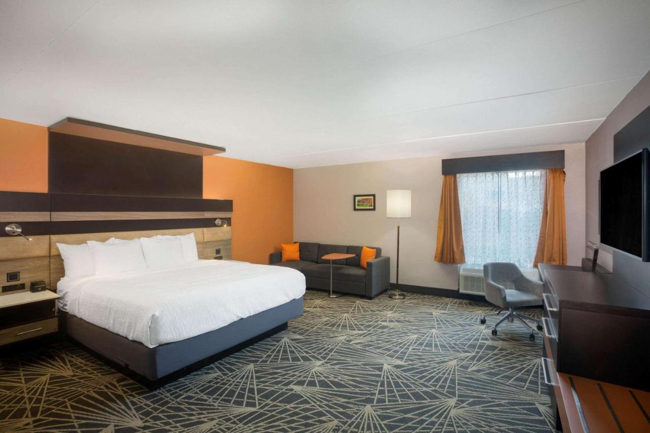 La Quinta By Wyndham Hotel