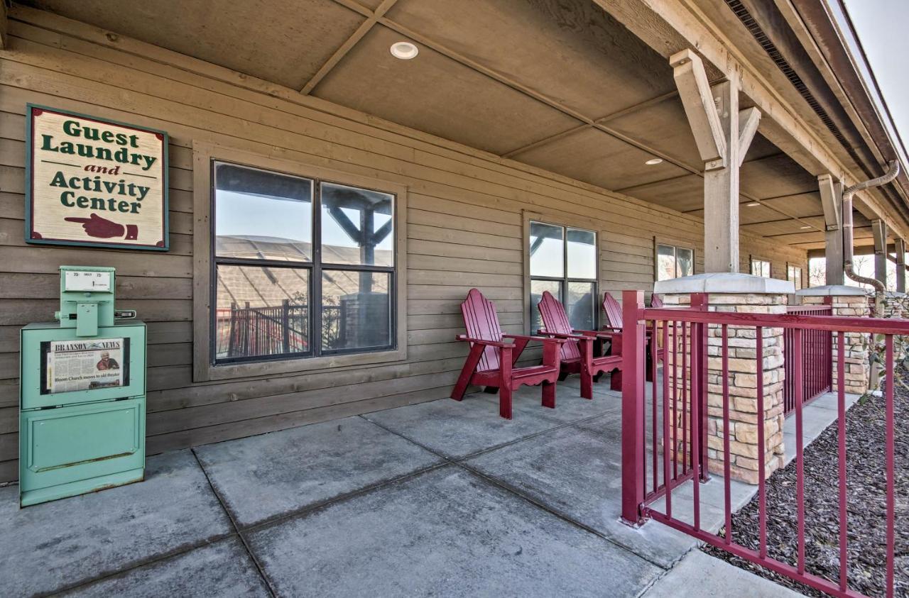 Ideally Located 3 Miles To Downtown! Apartment Branson