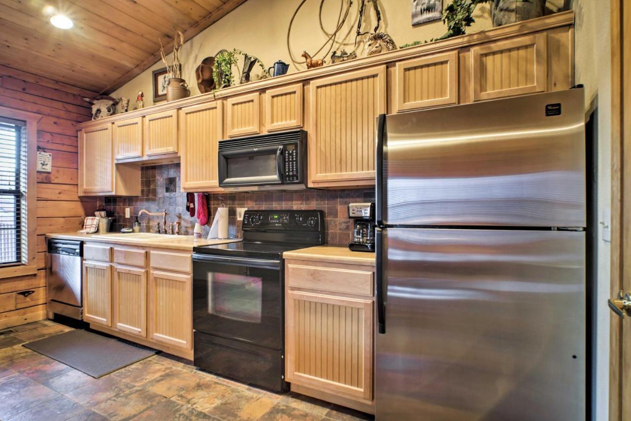 Cabin-style Studio Right Off The Strip! Branson