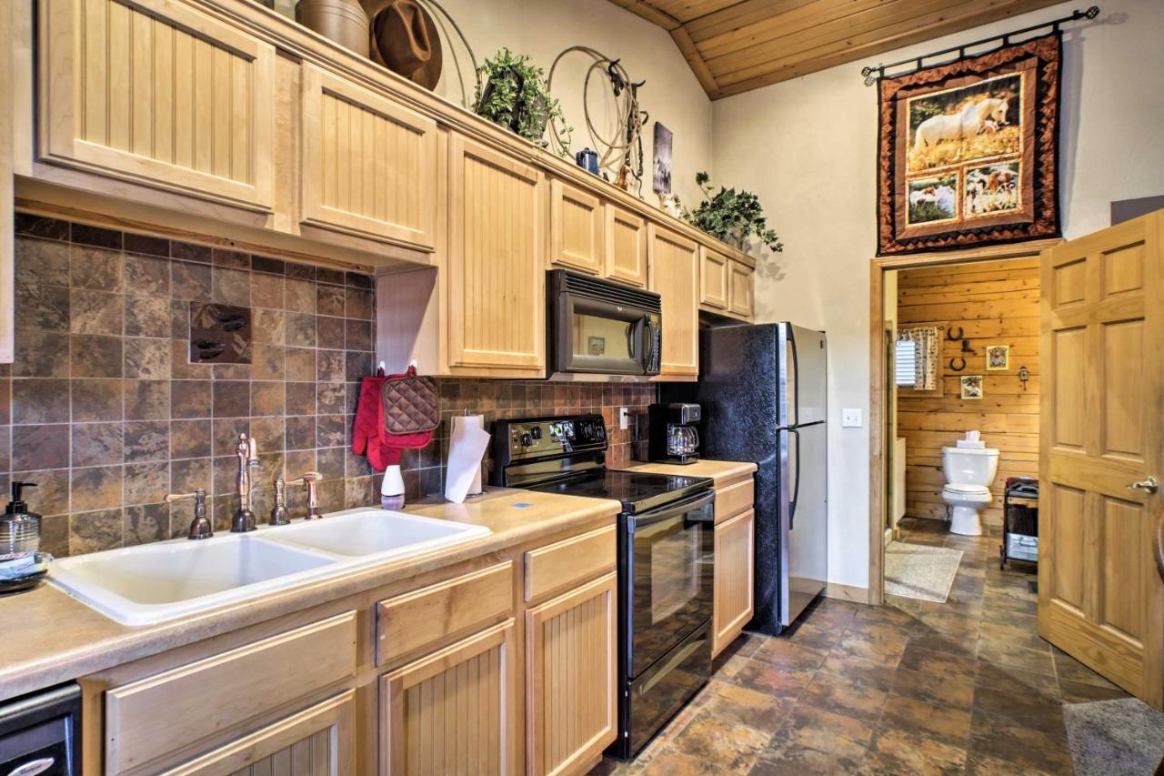 Apartment Cabin-style Studio Right Off The Strip! Branson