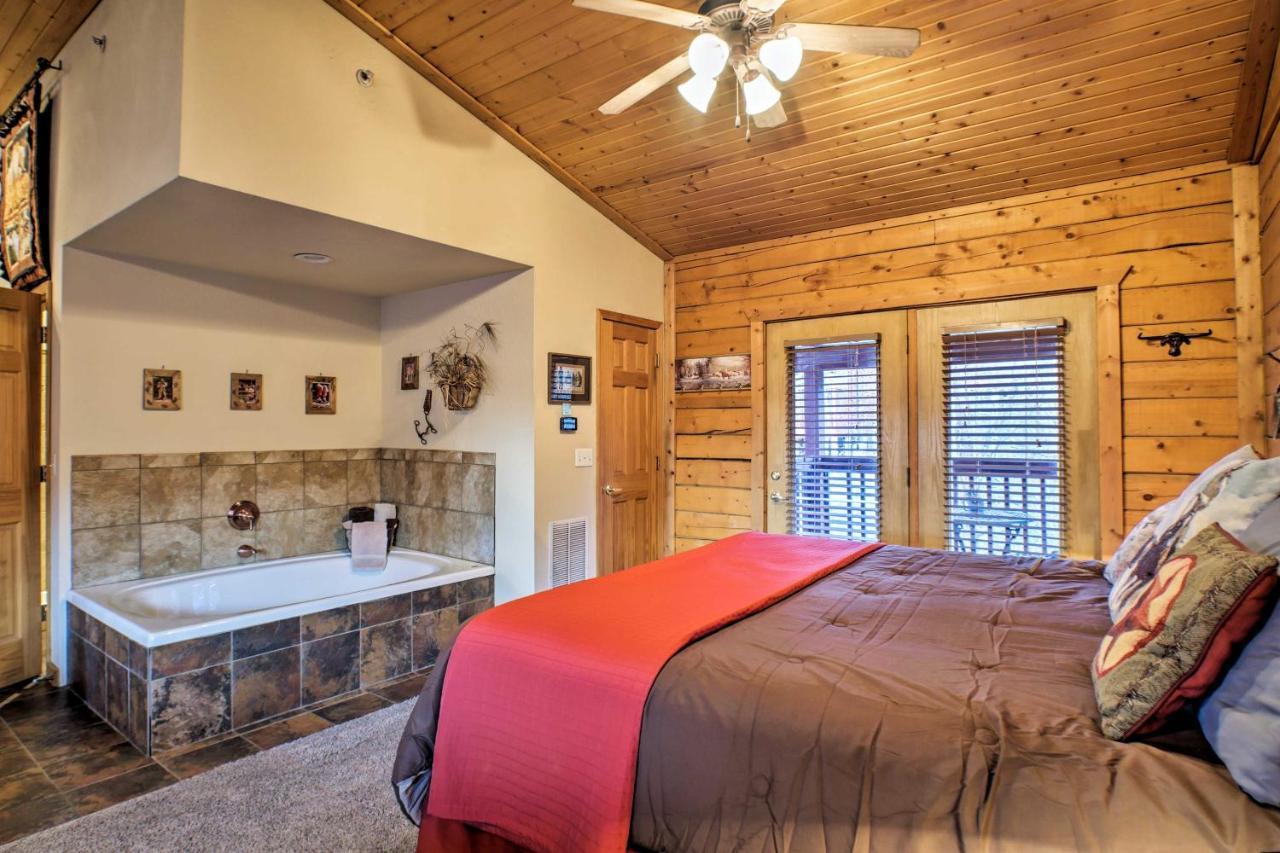 Cabin-style Studio Right Off The Strip! Apartment Branson