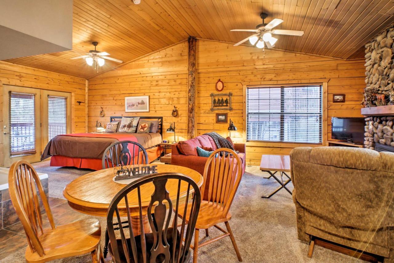 Cabin-style Studio Right Off The Strip! * Branson