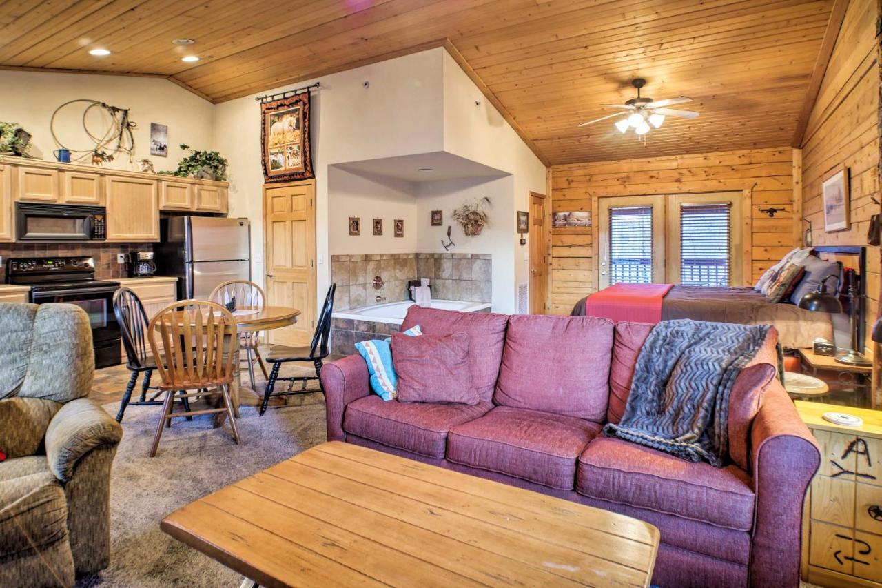 Cabin-style Studio Right Off The Strip! Apartment *