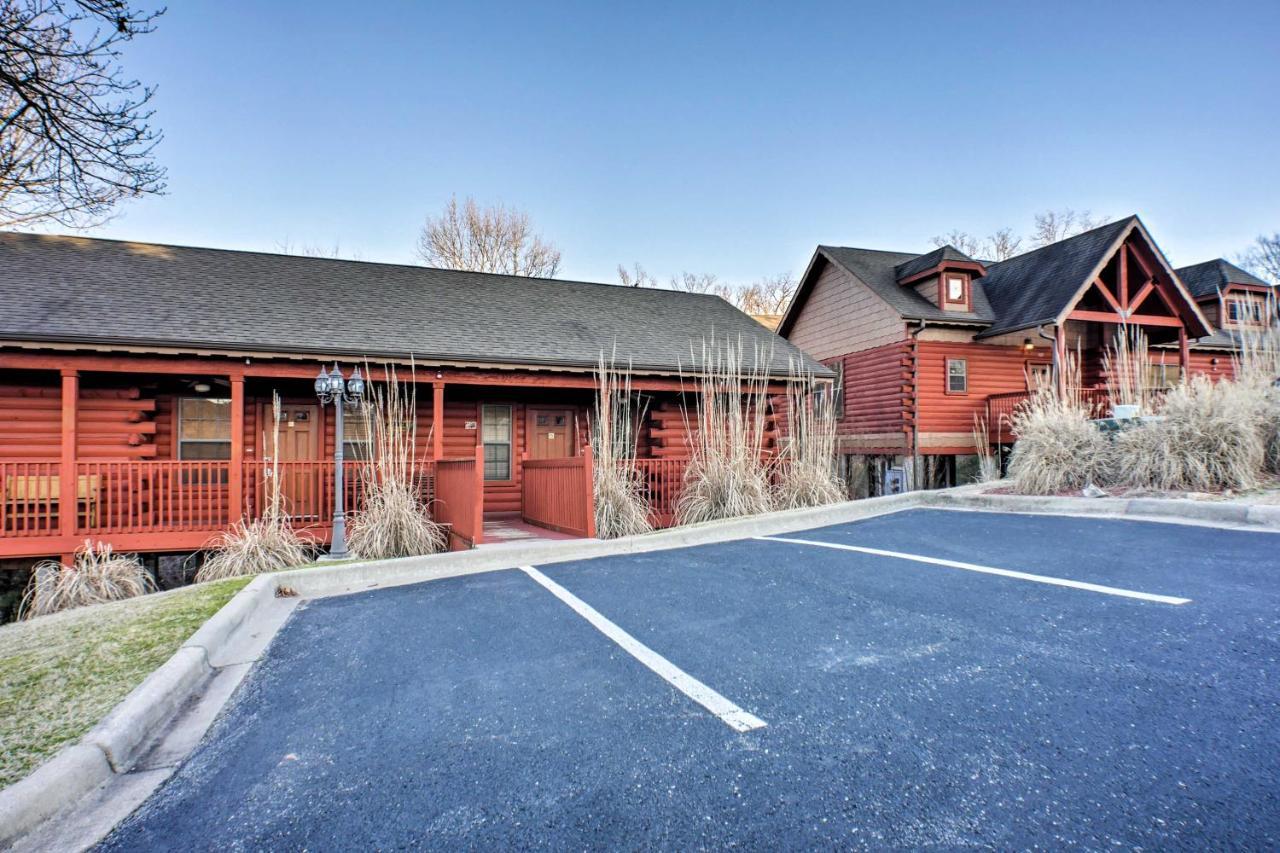 Apartment Cabin-style Studio Right Off The Strip! *