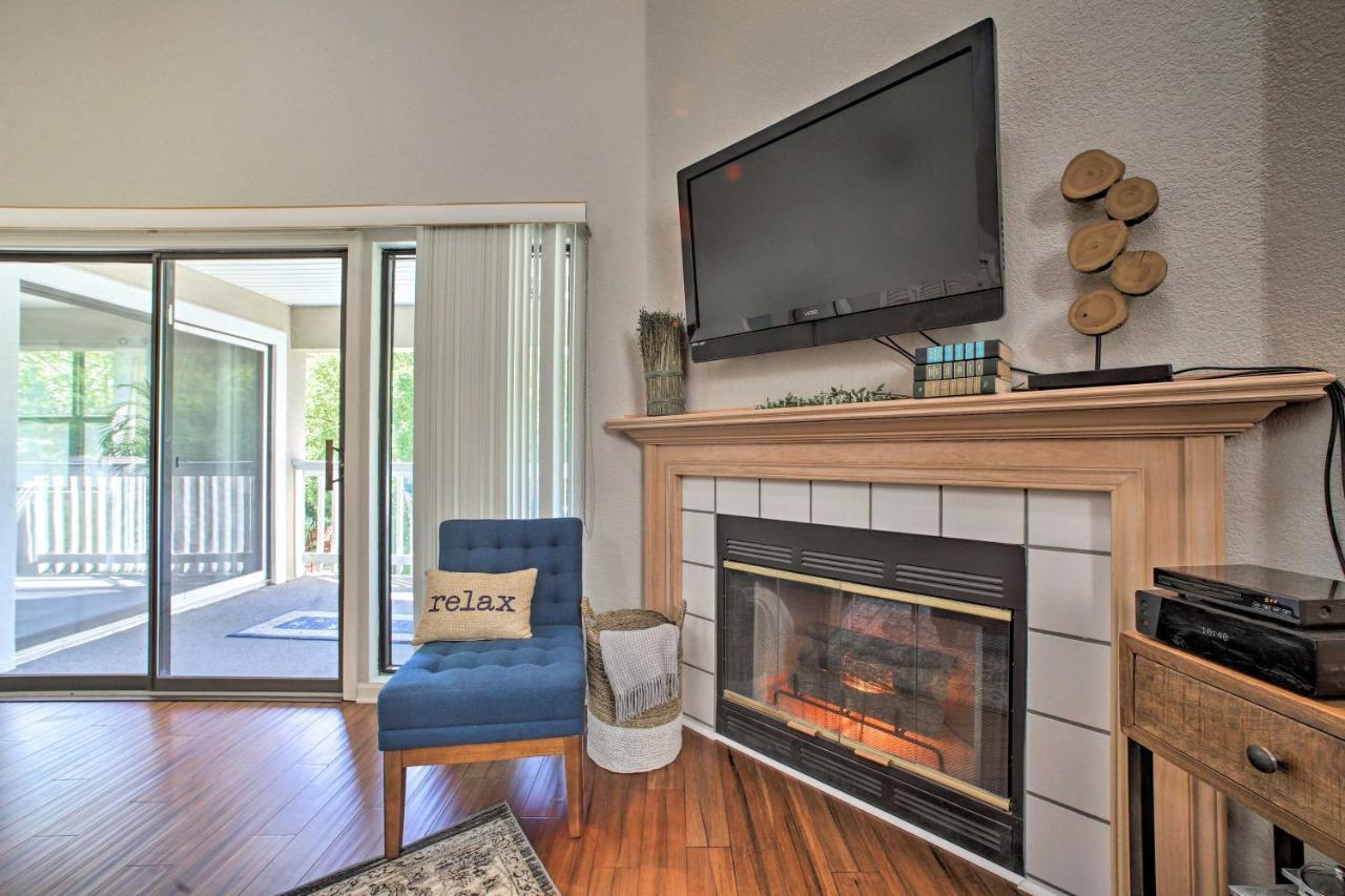With Views 5 Mi To Strip! Apartment