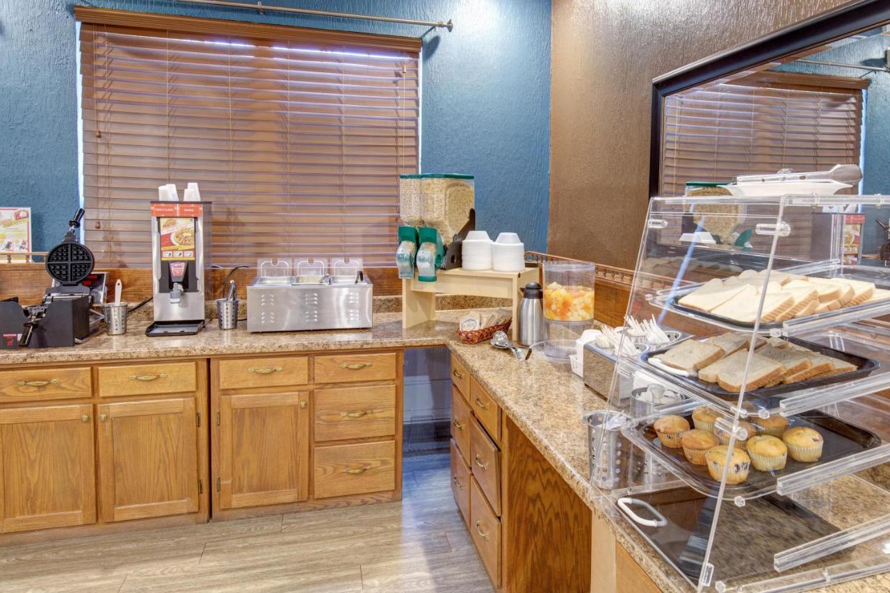 Hotel Howard Johnson By Wyndham Theatre District Branson