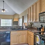 Family Condo With Pool Access, Near Table Rock Lake!