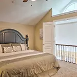Family Condo With Pool Access, Near Table Rock Lake!
