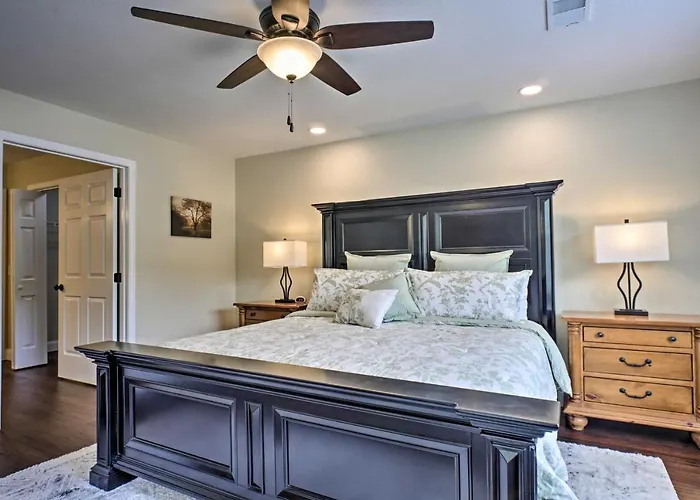 Branson Condo With Pool Access, Walk To Fishing