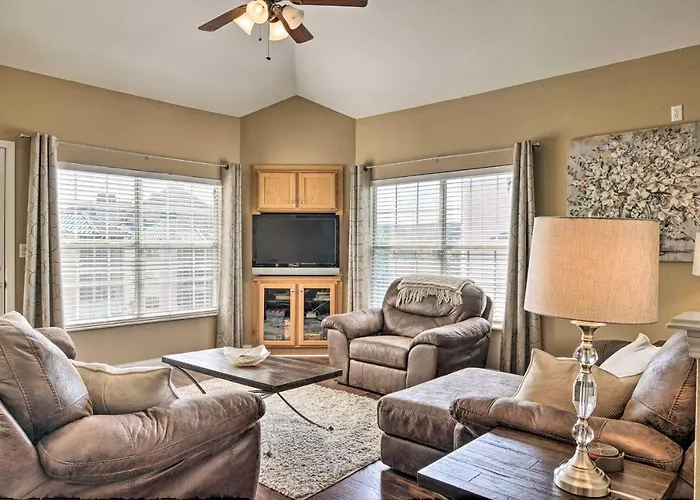 Family Condo With Pool Access, Near Table Rock Lake!