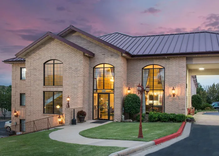 Super 8 by Wyndham Branson/Andy Williams Theatre