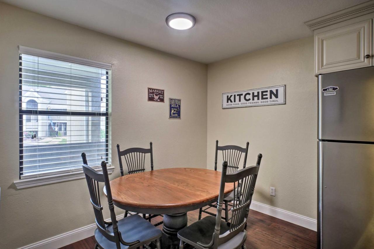 Apartment With Pool Access, Walk To Fishing Branson