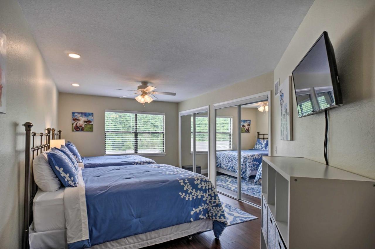With Pool Access, Walk To Fishing Branson