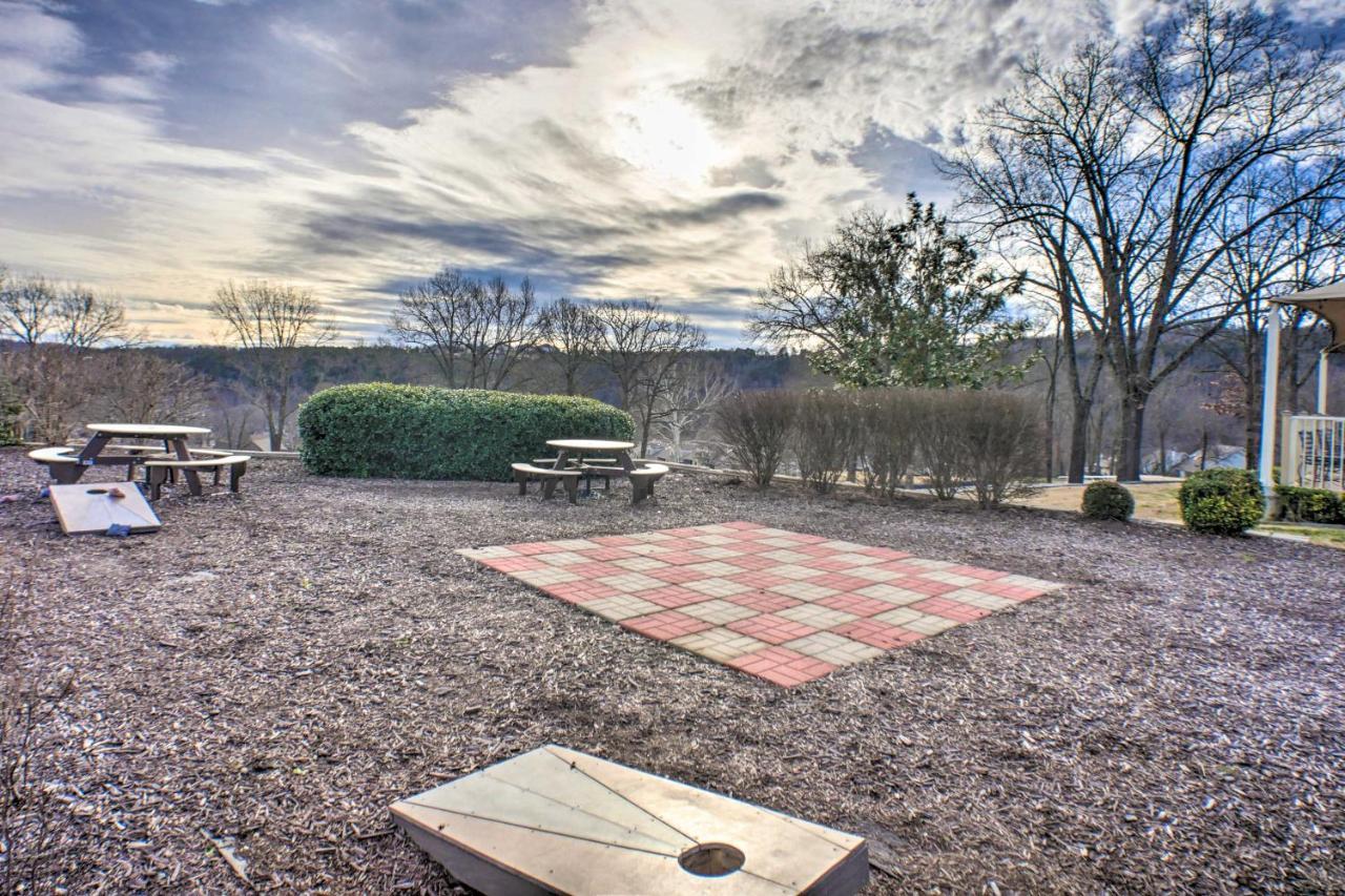 Apartment With Pool Access, Walk To Fishing Branson