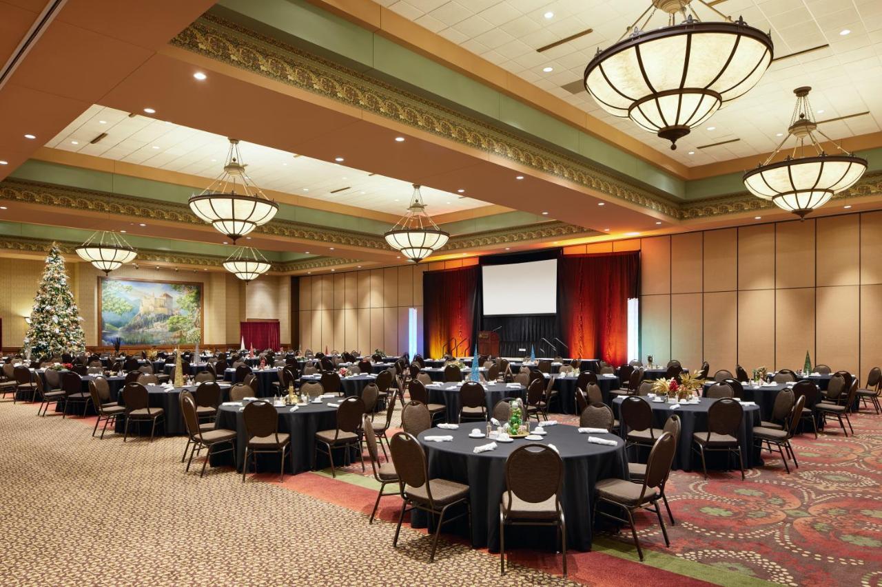 Resort Chateau On The And Convention Center 4*
