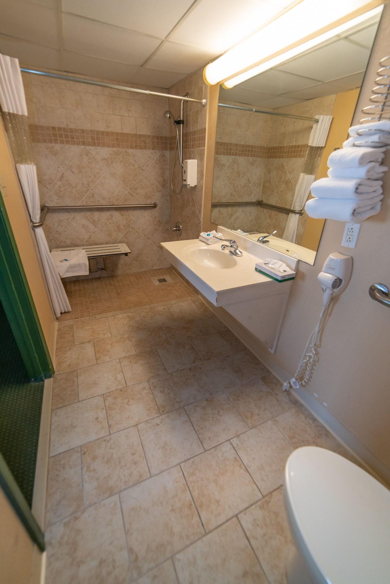 Angel Near Imax, A Travelodge By Wyndham Hotel Branson