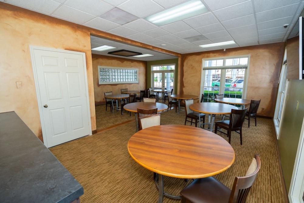 Angel Near Imax, A Travelodge By Wyndham Hotel Branson