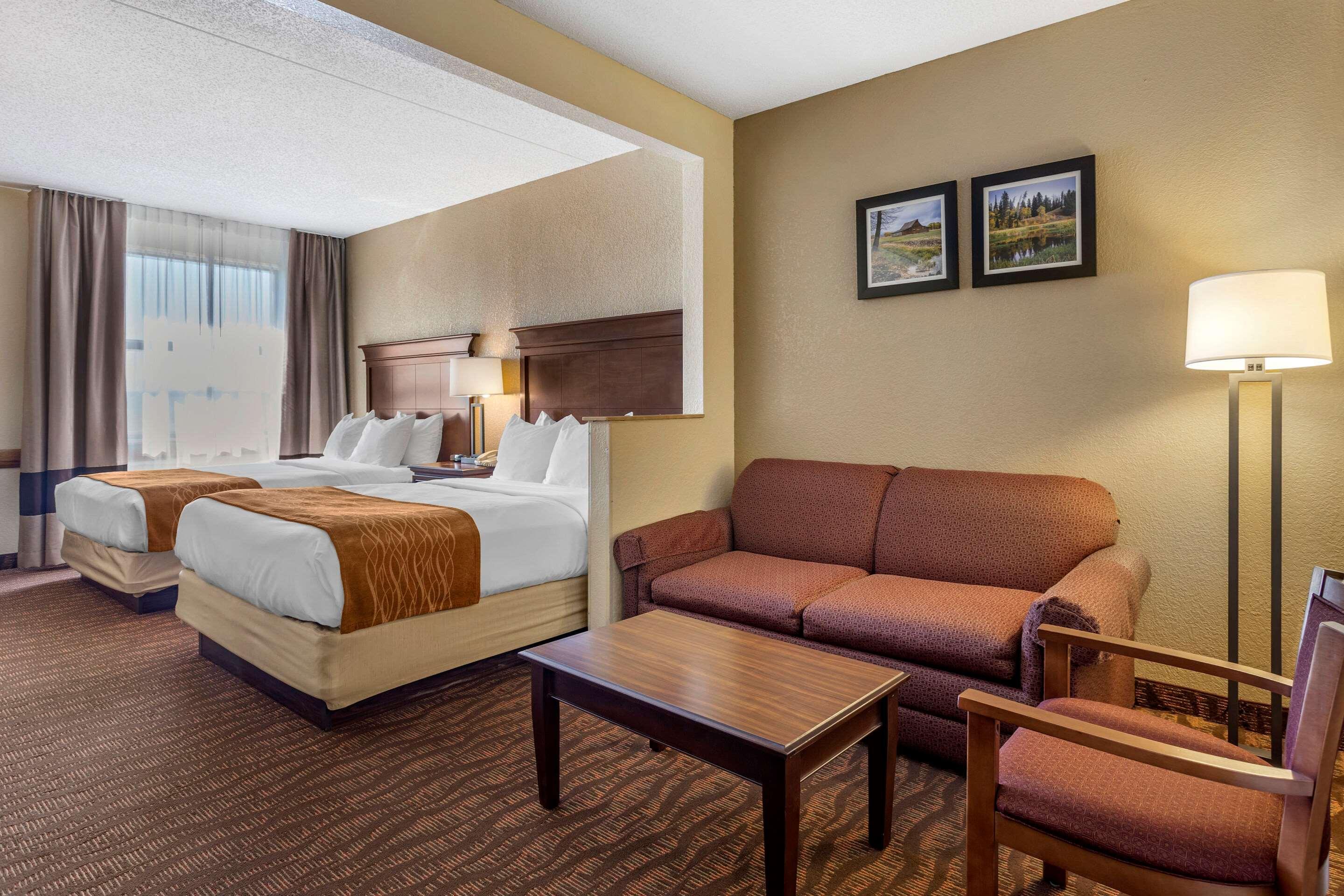 Comfort & Meadows Hotel
