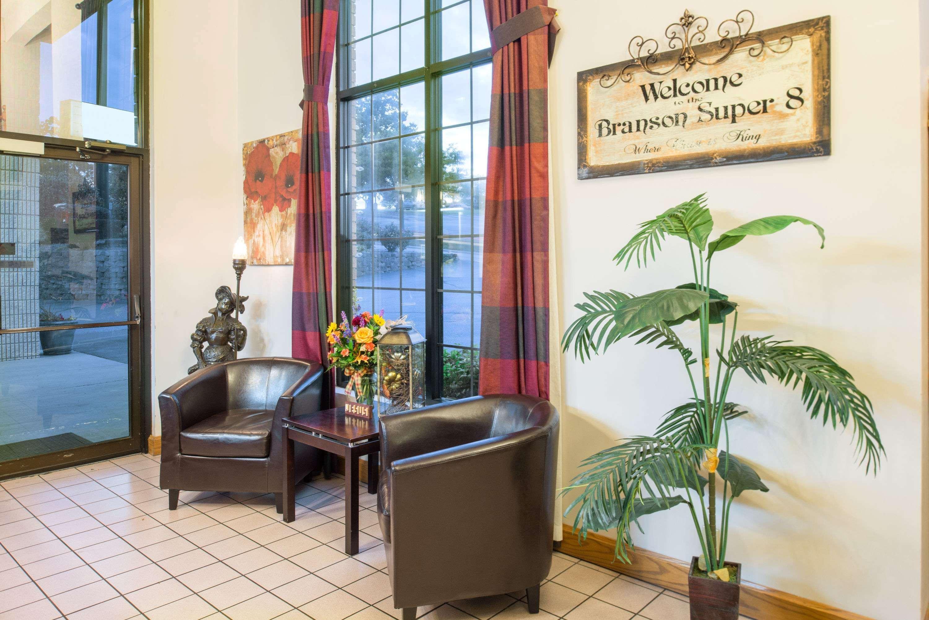 Hotel Super 8 By Wyndham By Andy Williams Theatre 2*