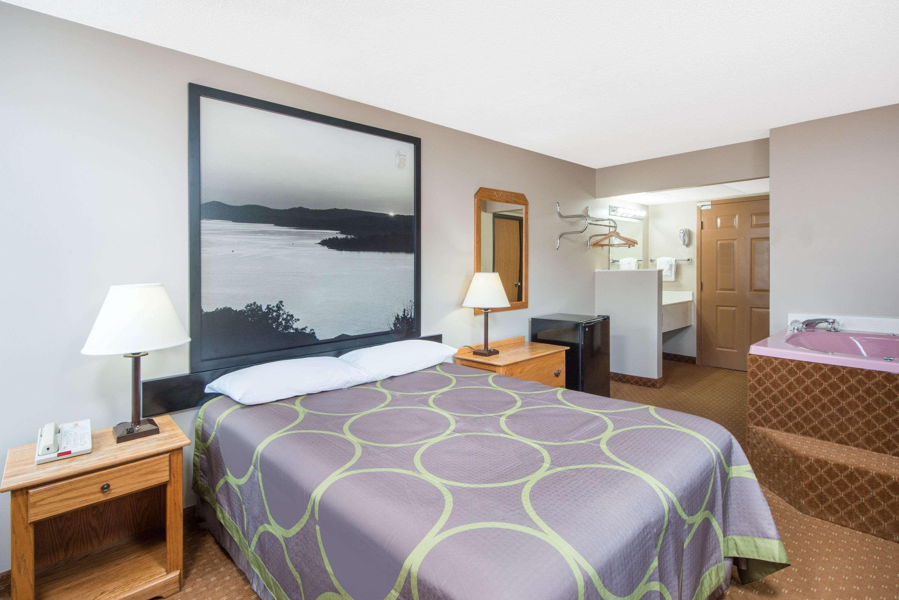 Super 8 By Wyndham By Andy Williams Theatre Hotel 2*