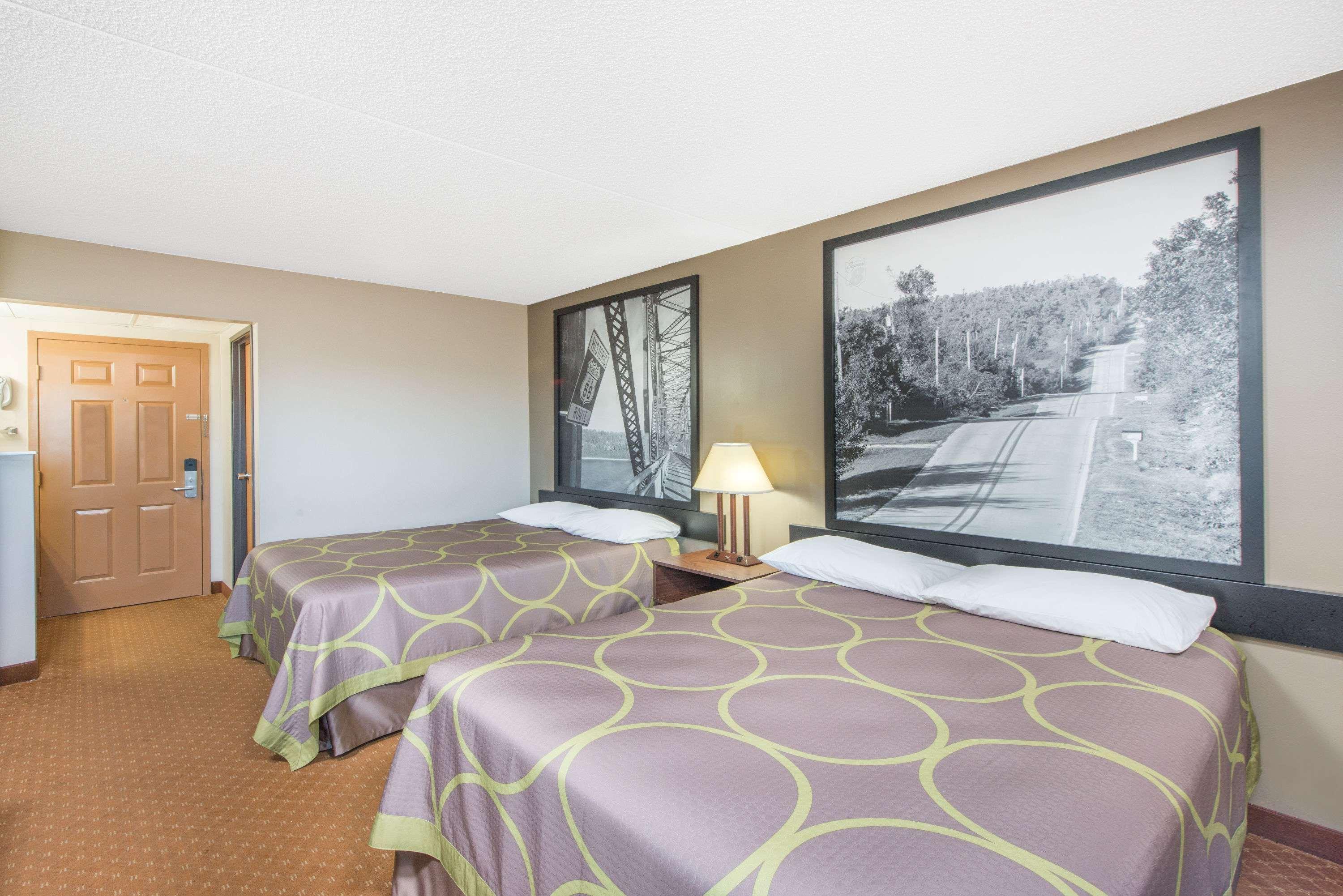 Super 8 By Wyndham By Andy Williams Theatre Hotel
