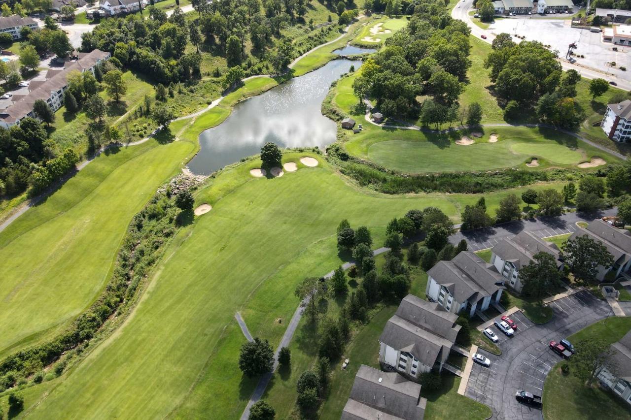 On Thousand Hills Golf Course! Apartment Branson