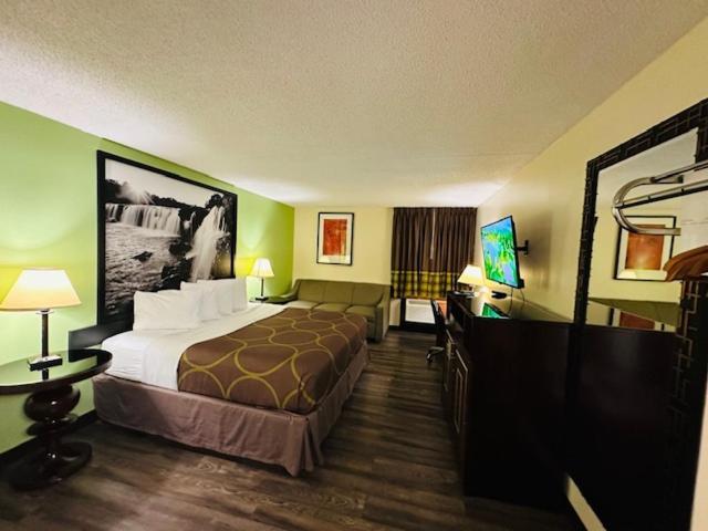 Super 8 By Wyndham By Andy Williams Theatre 2*