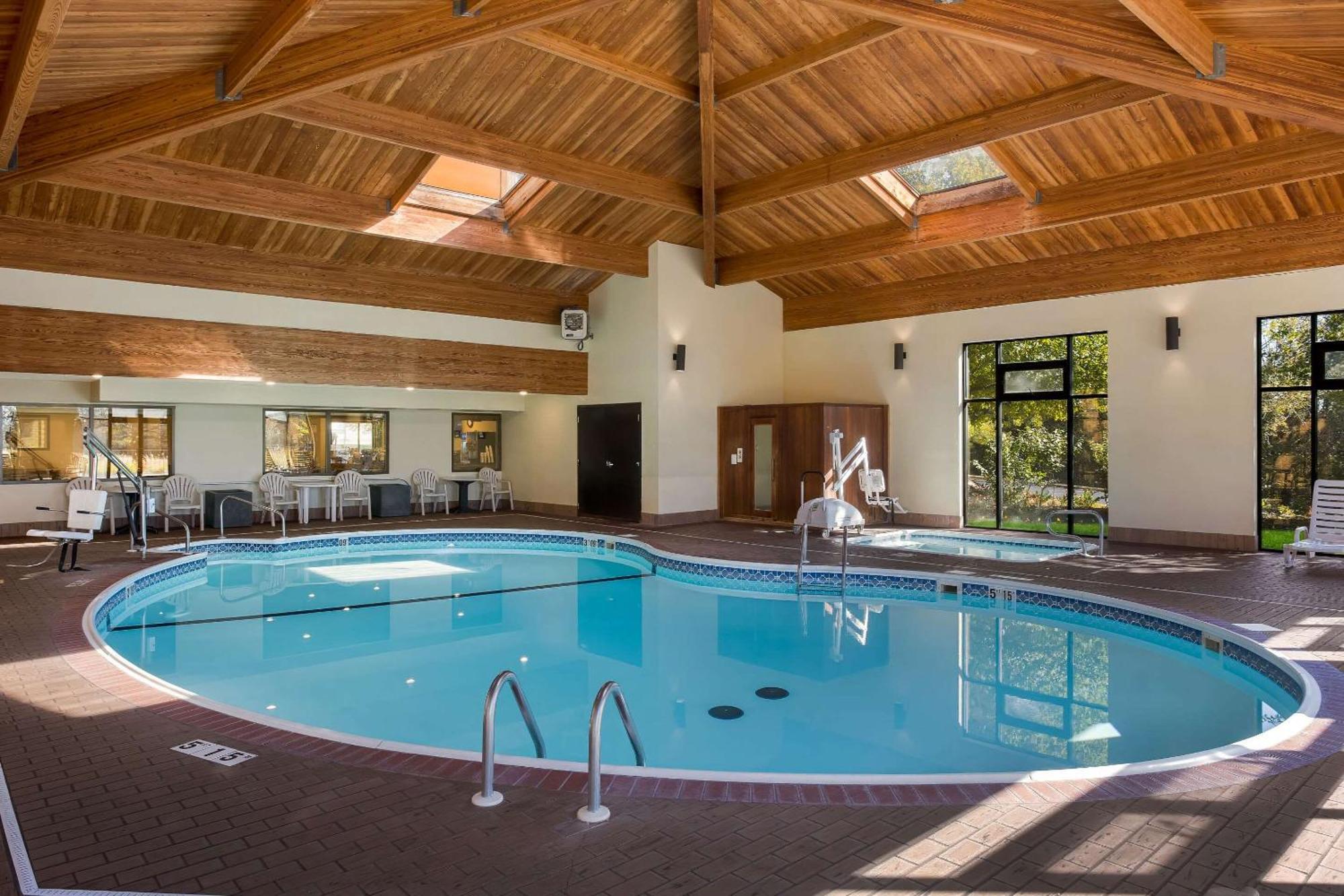 Comfort & Meadows Hotel 3*