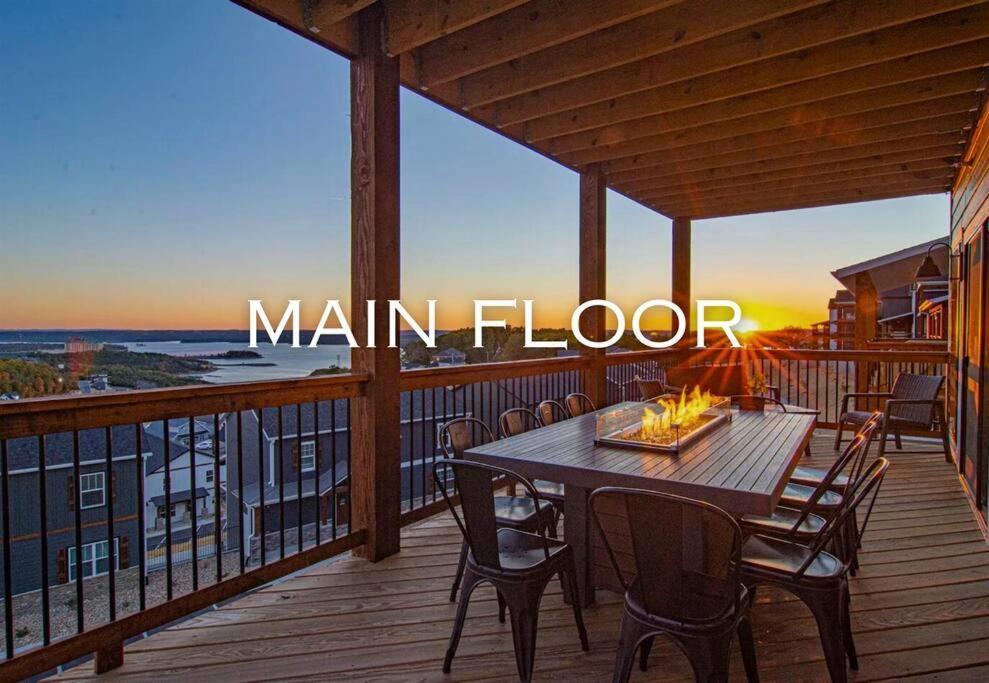 Lakeside Splendor: 9br, Hot Tub, Arcade, Views!