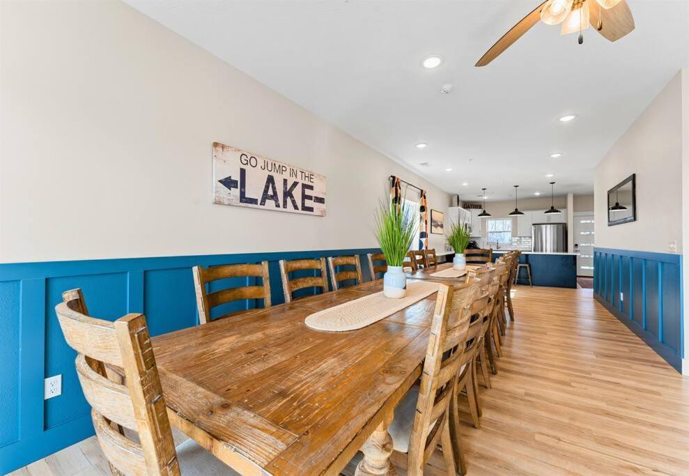 Lakeside Splendor: 9br, Hot Tub, Arcade, Views! Branson