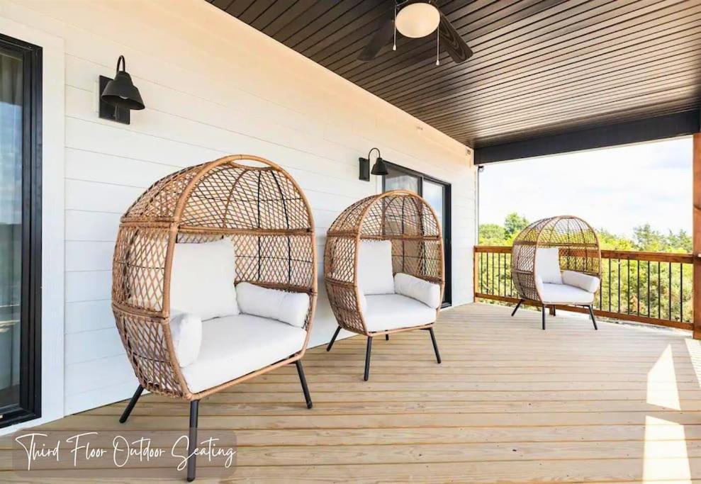 Lakeside Splendor: 9br, Hot Tub, Arcade, Views! Holiday home Branson