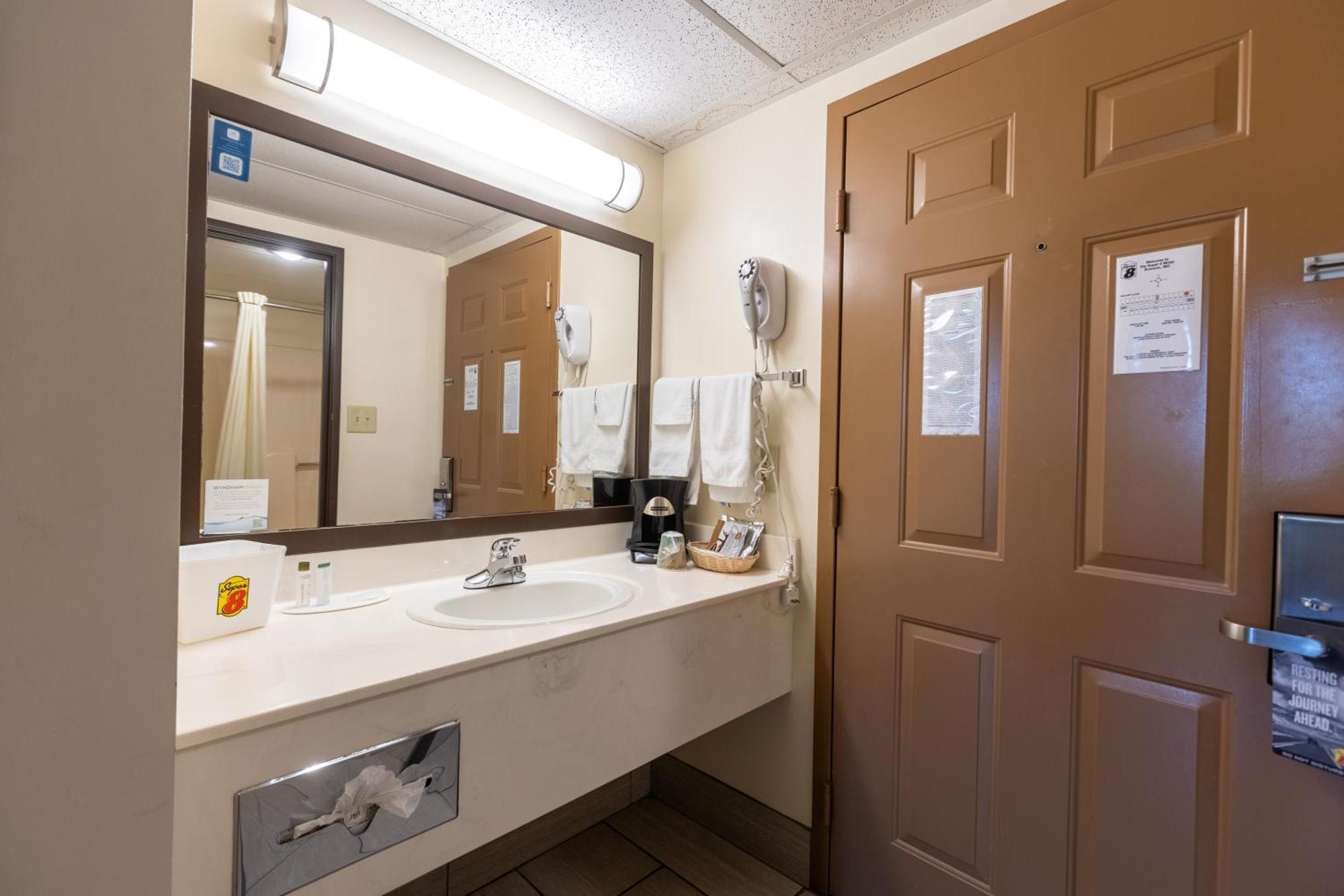 Super 8 By Wyndham By Andy Williams Theatre Hotel
