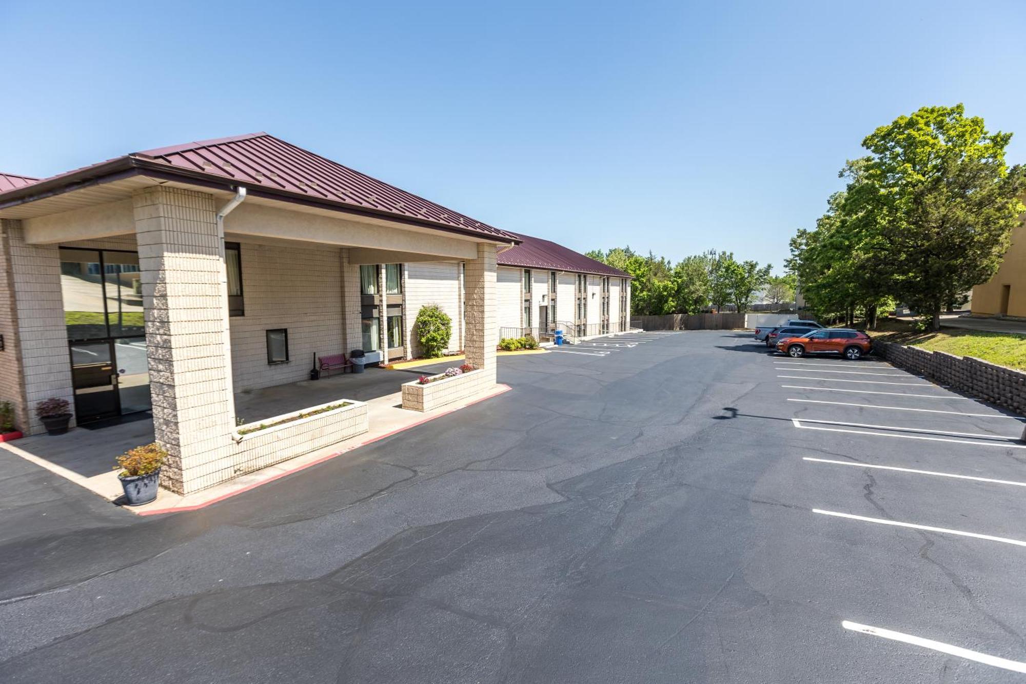 Hotel Super 8 By Wyndham By Andy Williams Theatre Branson