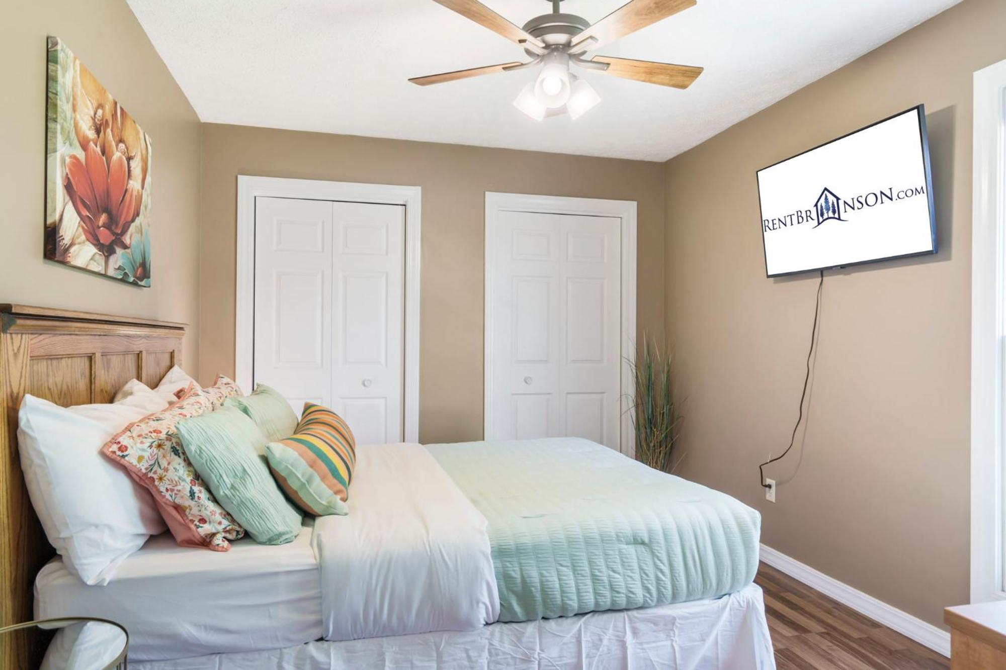 Bee Creek Poolside Holiday home *