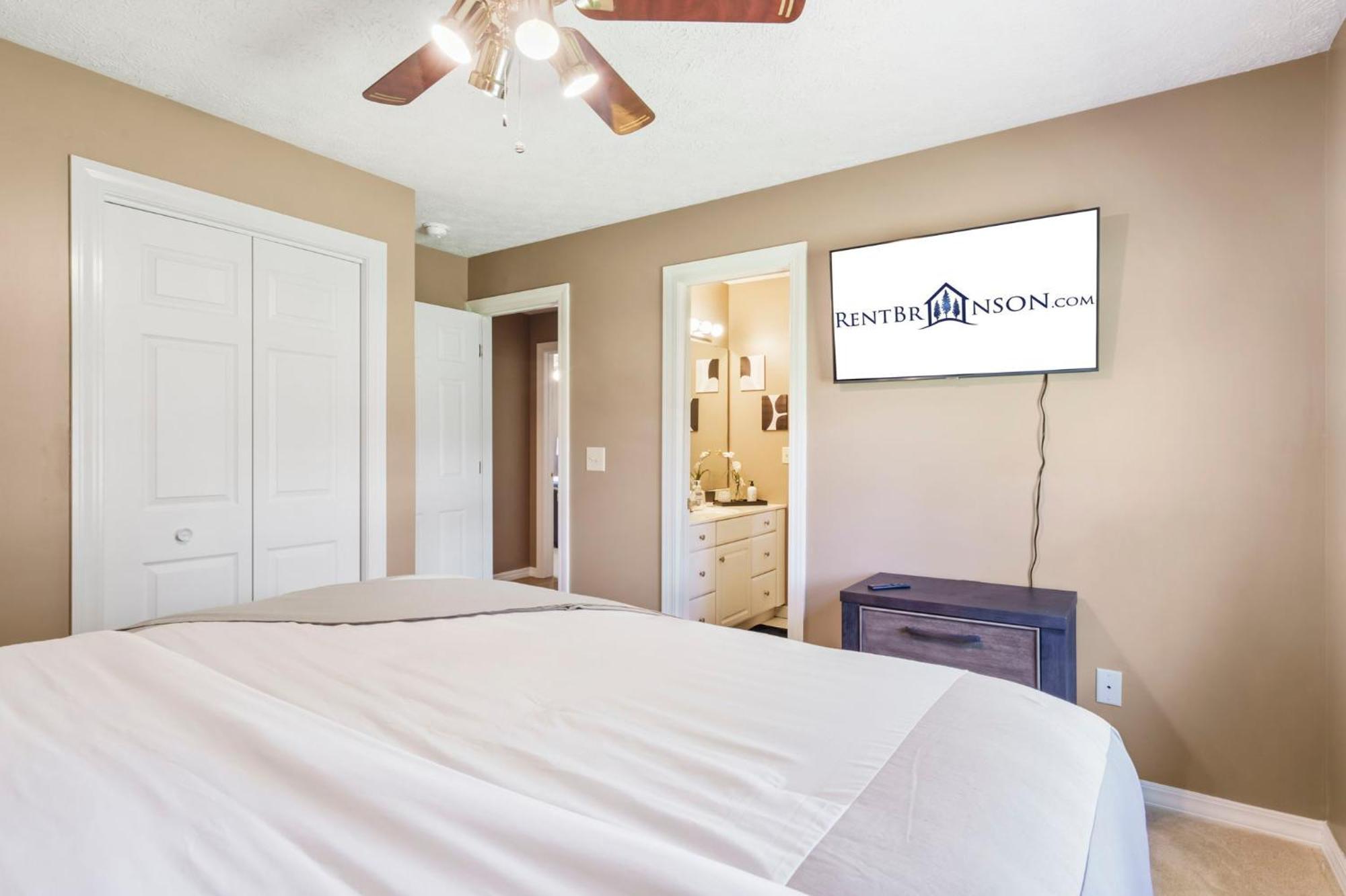 Bee Creek Poolside Holiday home Branson