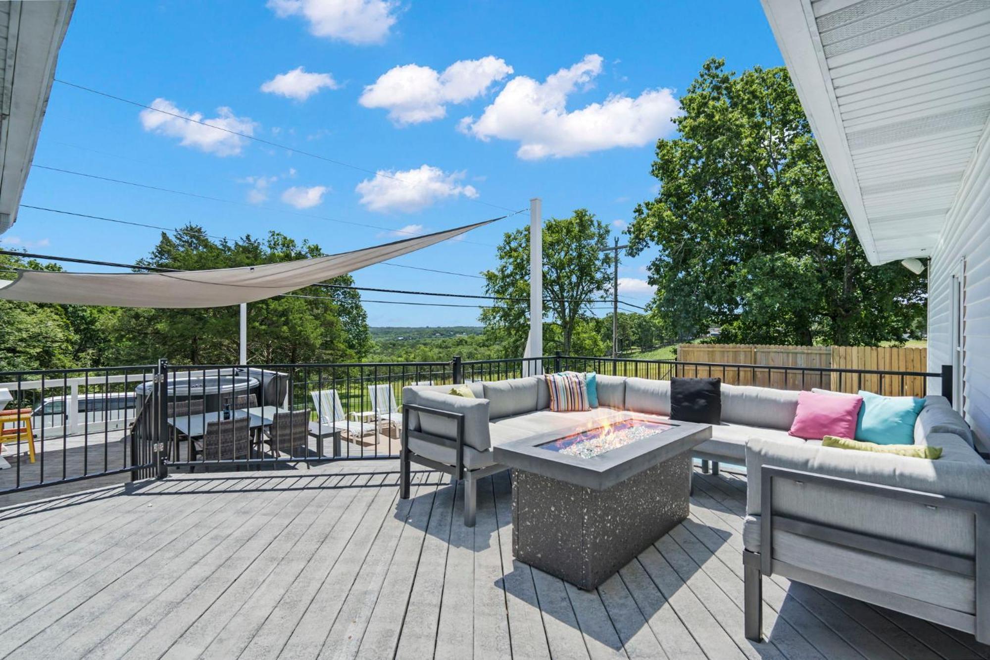 Bee Creek Poolside Holiday home *
