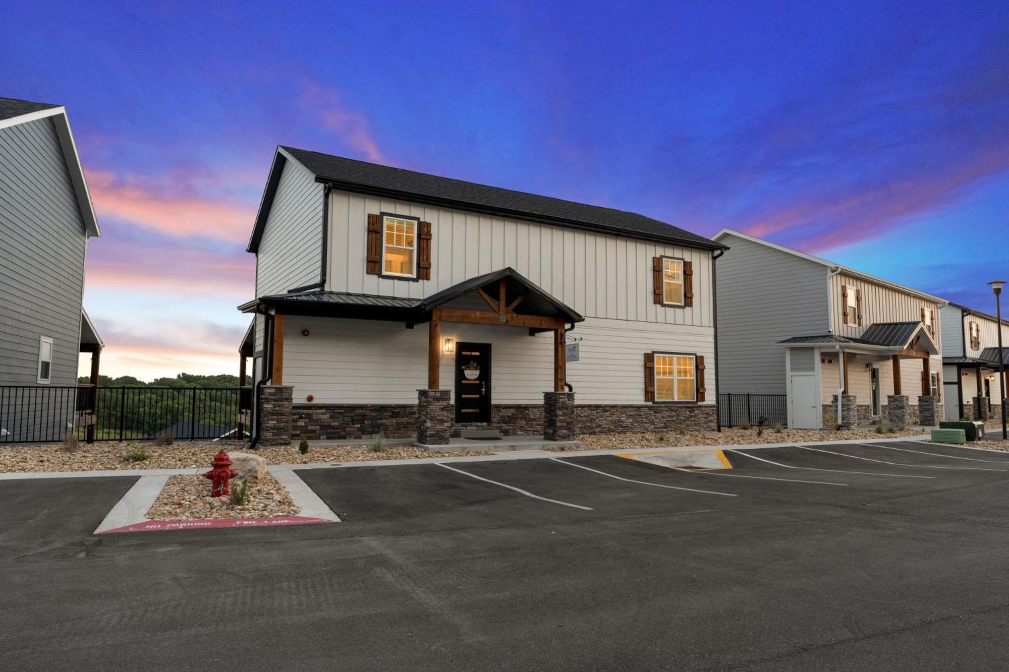 Holiday home Cm132-6 -summer Breeze- Sleeps 17 Branson