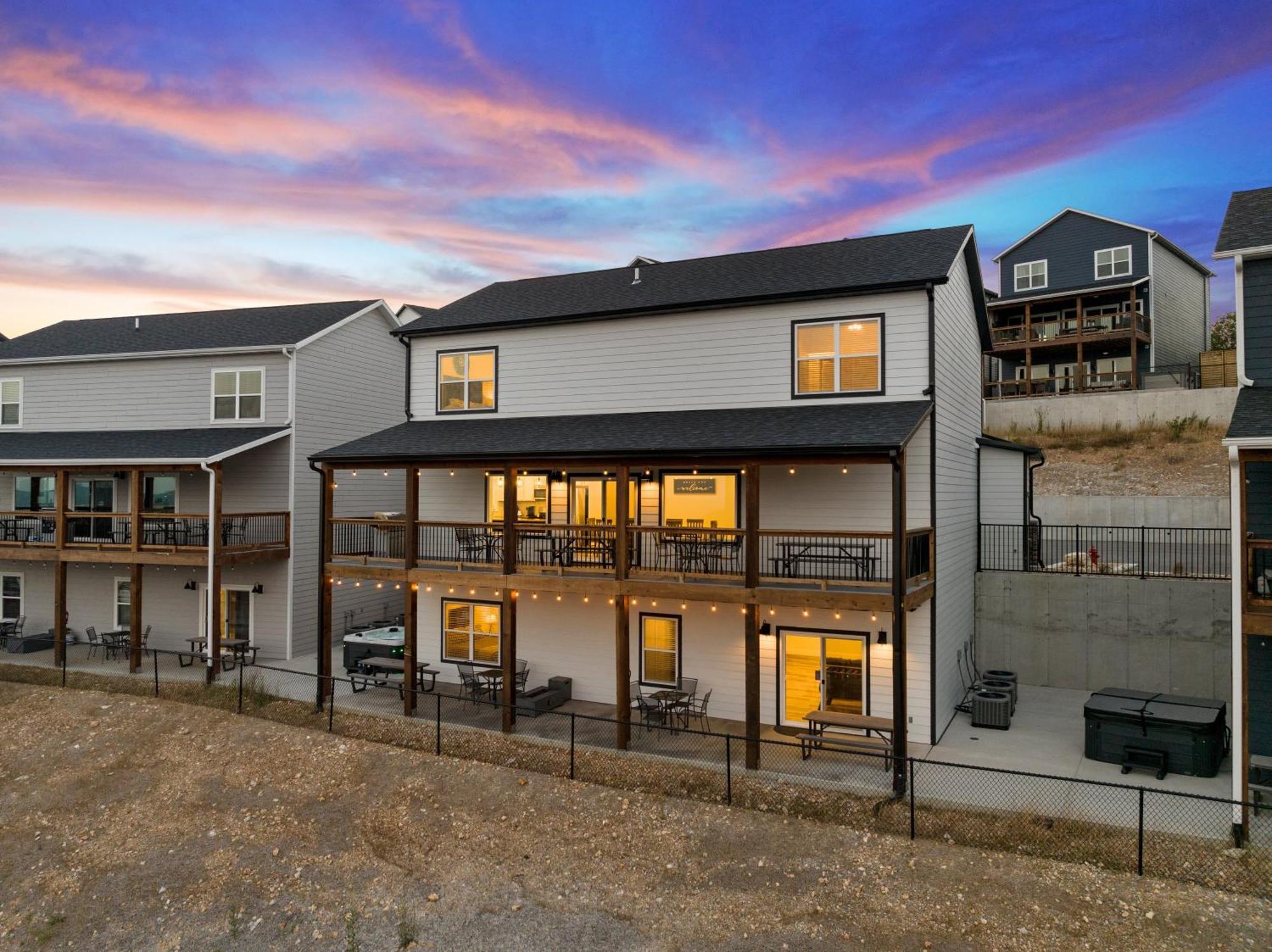 Cm132-6 -summer Breeze- Sleeps 17 Branson