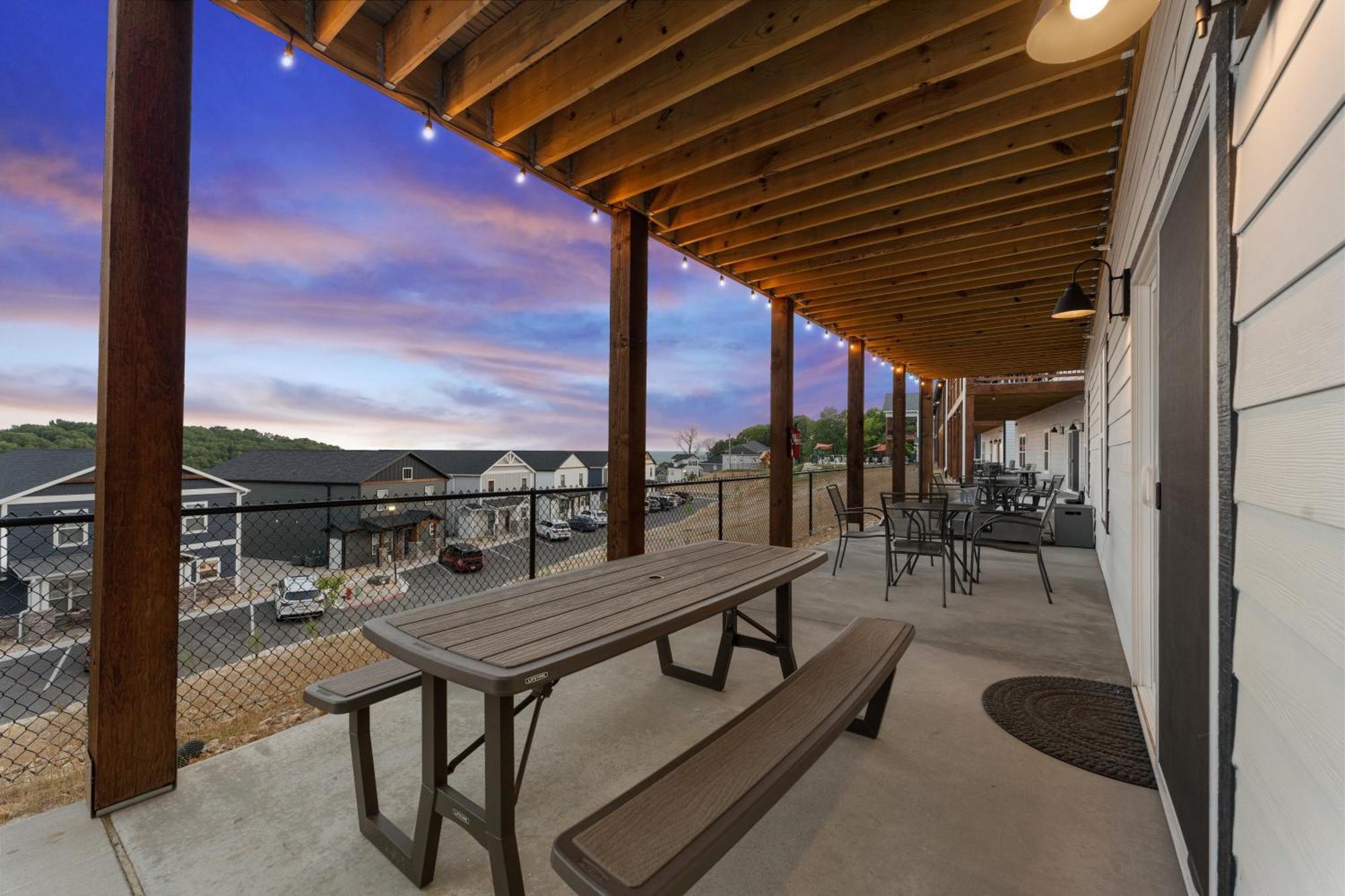 Cm132-6 -summer Breeze- Sleeps 17