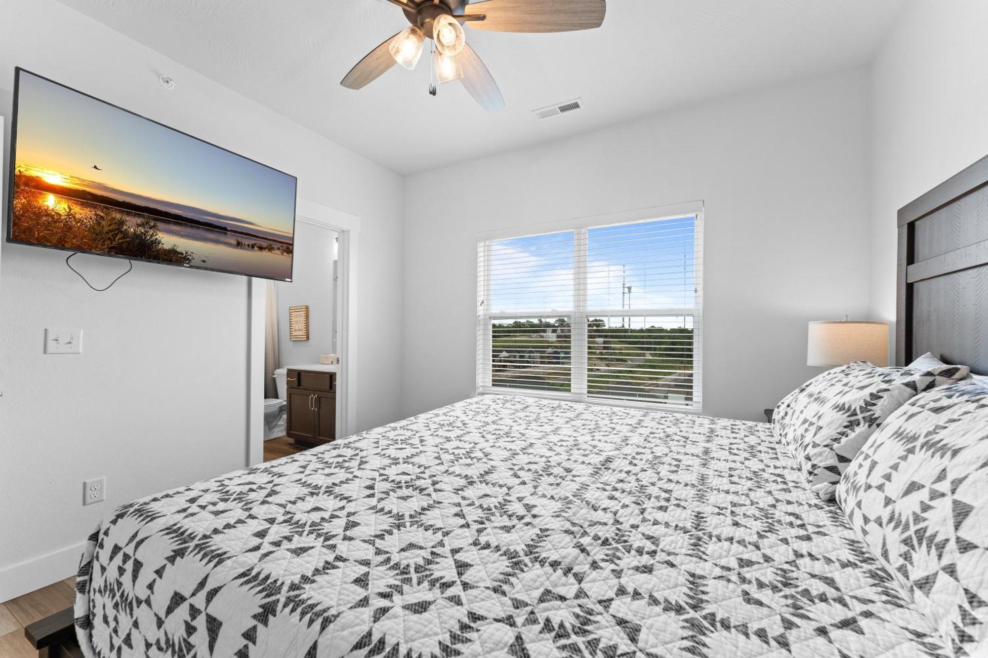 Cm132-6 -summer Breeze- Sleeps 17