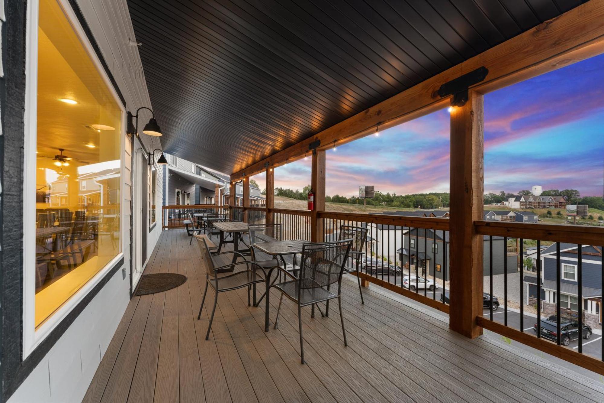 Cm132-6 -summer Breeze- Sleeps 17 * Branson