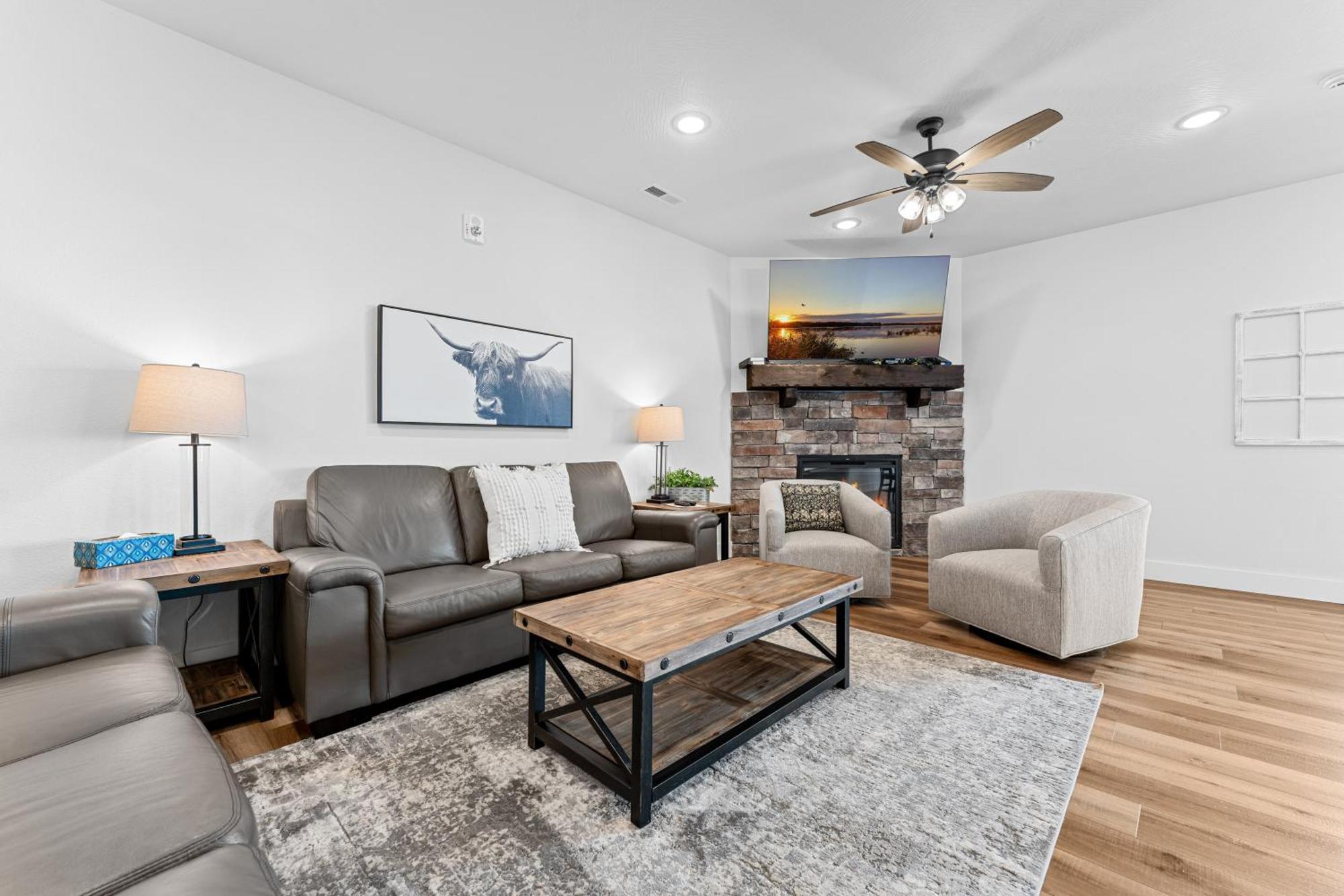 Cm132-6 -summer Breeze- Sleeps 17 *