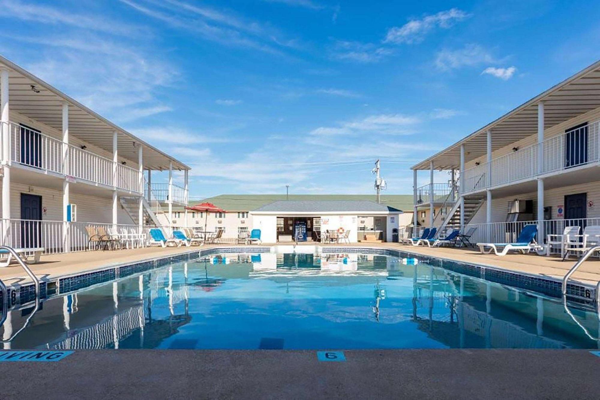 Angel Near Imax, A Travelodge By Wyndham Hotel Branson