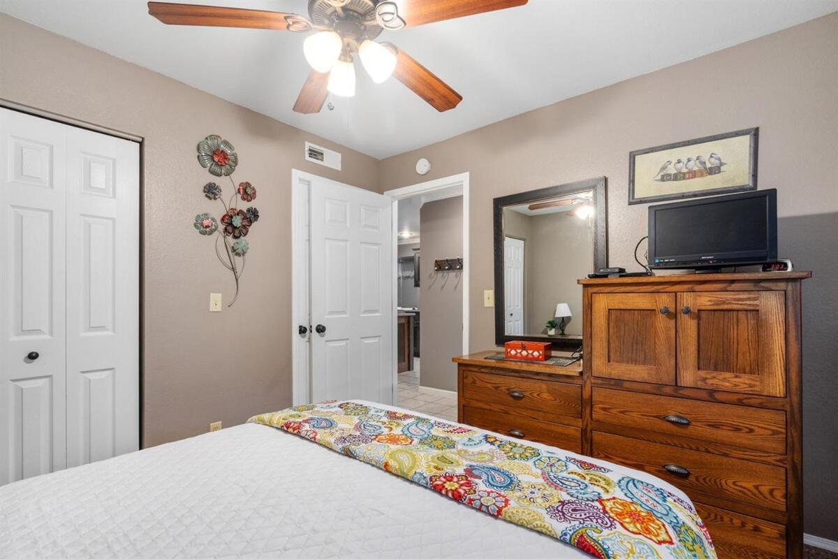 Apartment Spring Break Special! No Stairs, Lake, By Sdc, 12-4 *