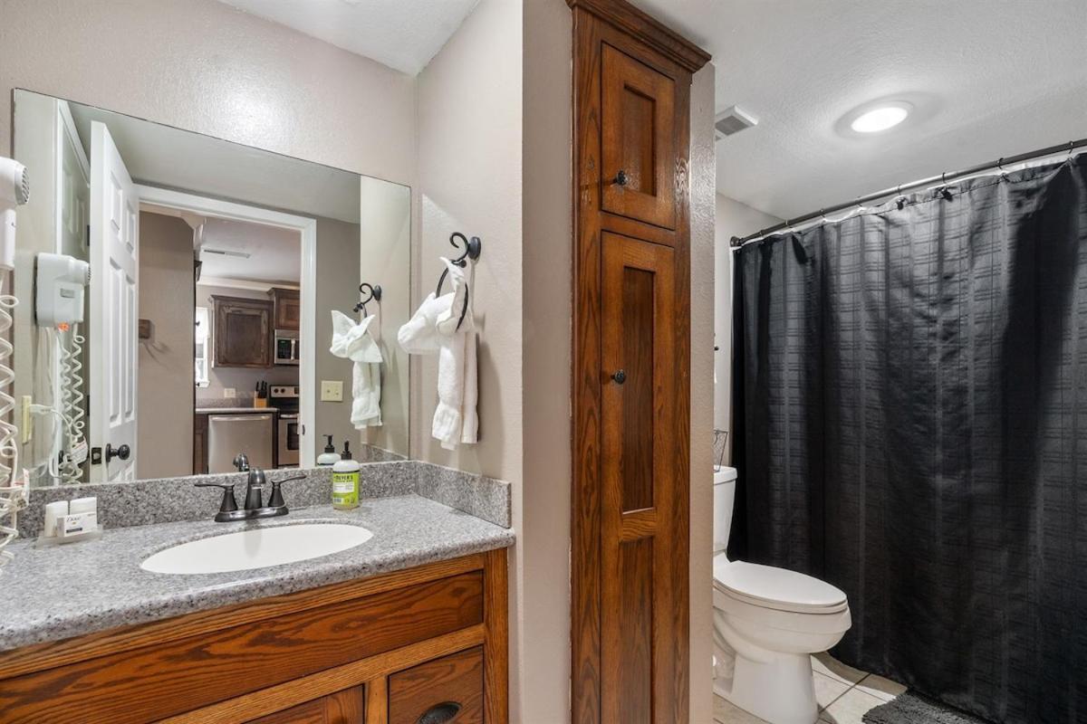 Spring Break Special! No Stairs, Lake, By Sdc, 12-4 Apartment *