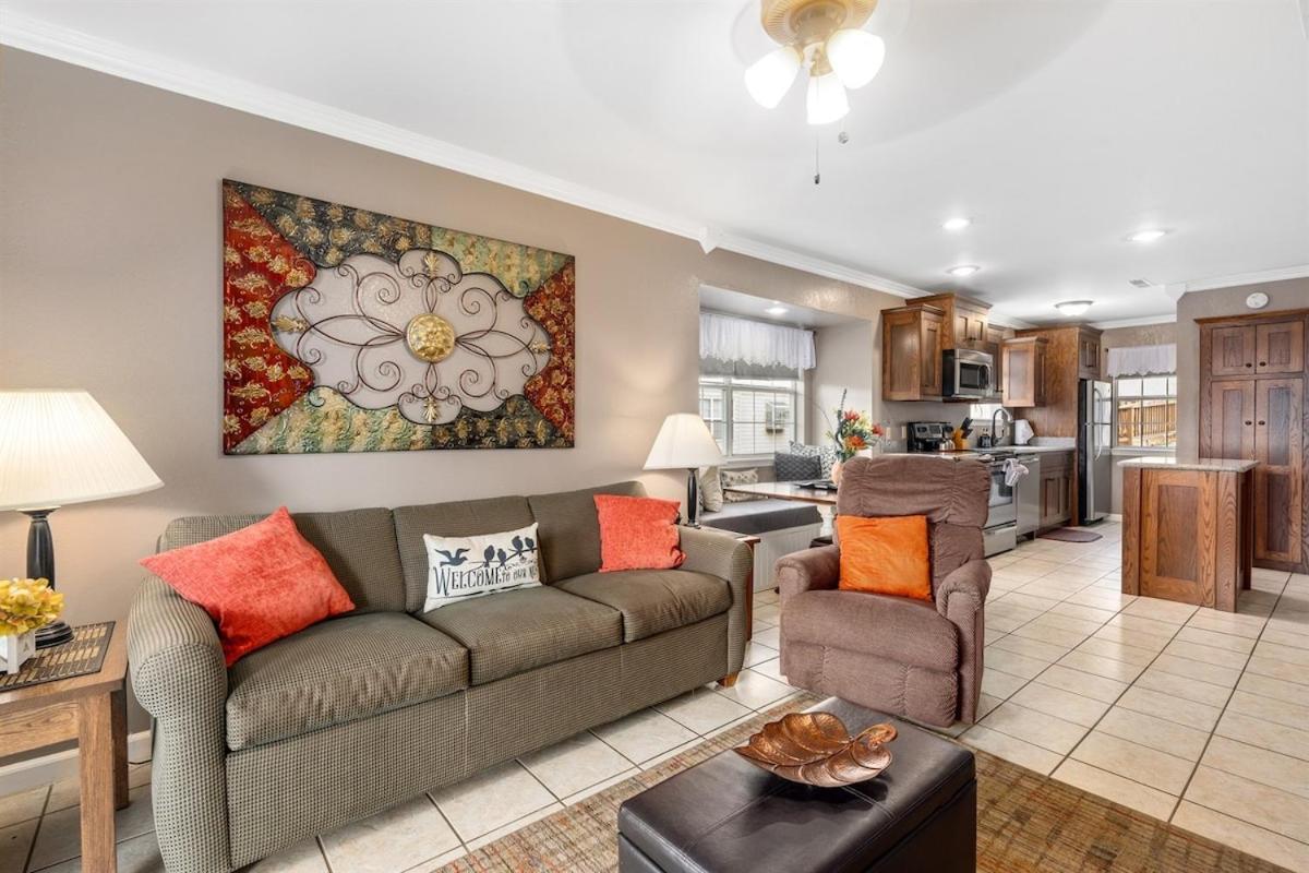 Apartment Spring Break Special! No Stairs, Lake, By Sdc, 12-4 *