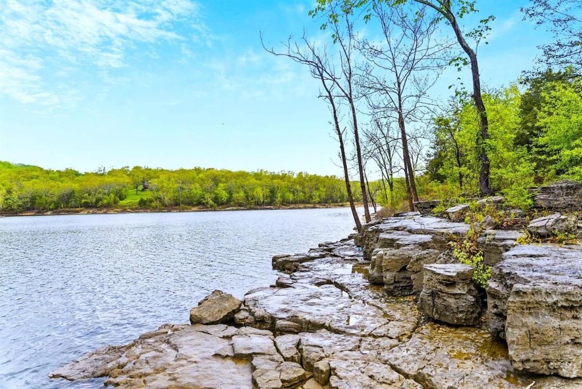 Spring Break Special! No Stairs, Lake, By Sdc, 12-4 *